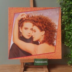 Wendy and Lisa | Titelloos Debuutalbum